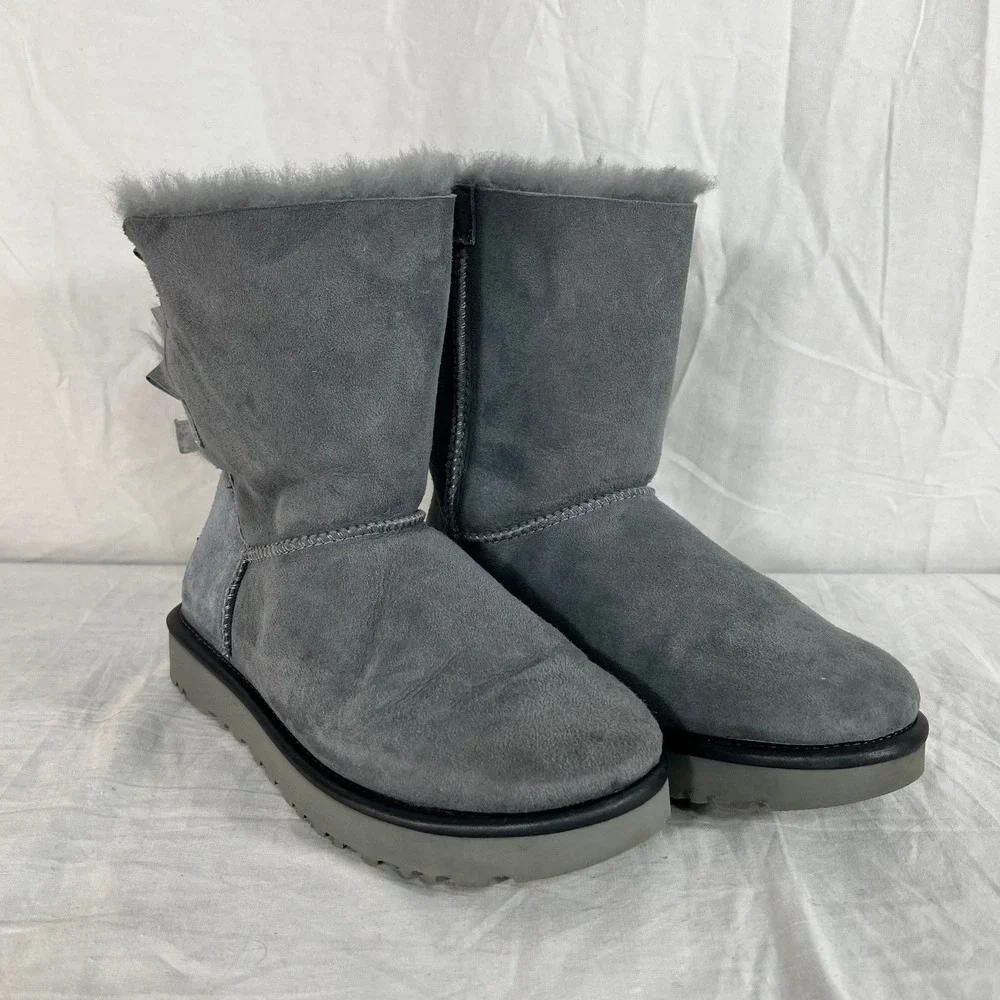 UGG Short Bailey Bow II Boots‎ Grey Gray Suede Sheepskin Lined Women 7